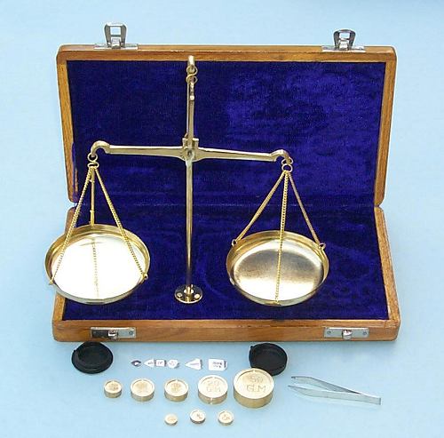 Balance Scale in Wooden Case